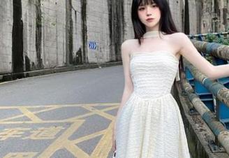 Feilin嗲囡囡 - waya小帝姬最新白色写真作品，致敬所有白色控，让你感受到透彻的美与幽默的糖！