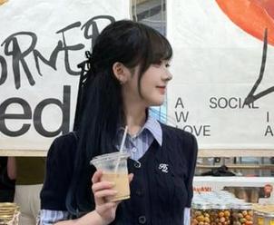 Feilin嗲囡囡 - 夏笑笑Summer的泳衣之旅：最新图库记录下她无与伦比的夏日风情！