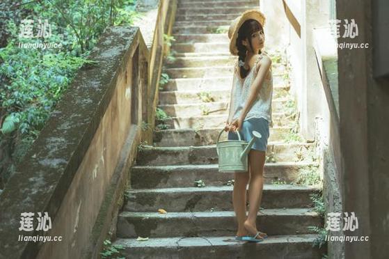 Feilin嗲囡囡 - 雅茹老师女仆在线写真，带你领略清新可爱的青春气息