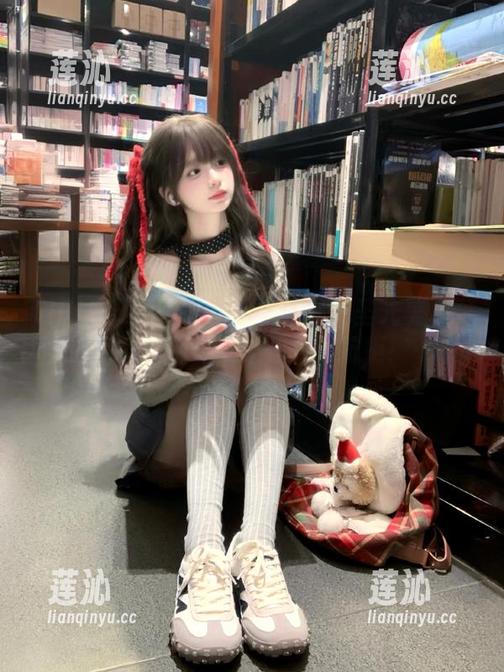GIRLT果团网 - 揭秘松果儿无圣光美脚图包，腿部曲线让你无法抗拒！