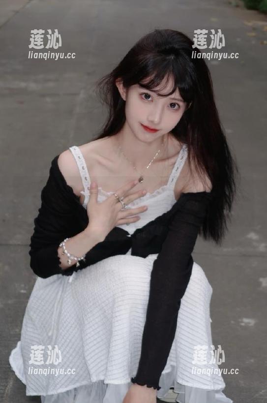 GIRLT果团网 - 莫雅淇的女神写真图集，绽放独特魅力与风采