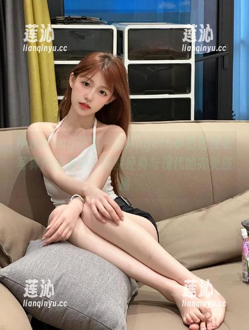 HuaYang花漾 - 在Angela小热巴皮衣写真作品集中，探索经典与现代的完美碰撞
