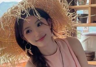 HuaYang花漾 - Angela小热巴最新镂空风格写真图包，展现独特的时尚与艺术气息
