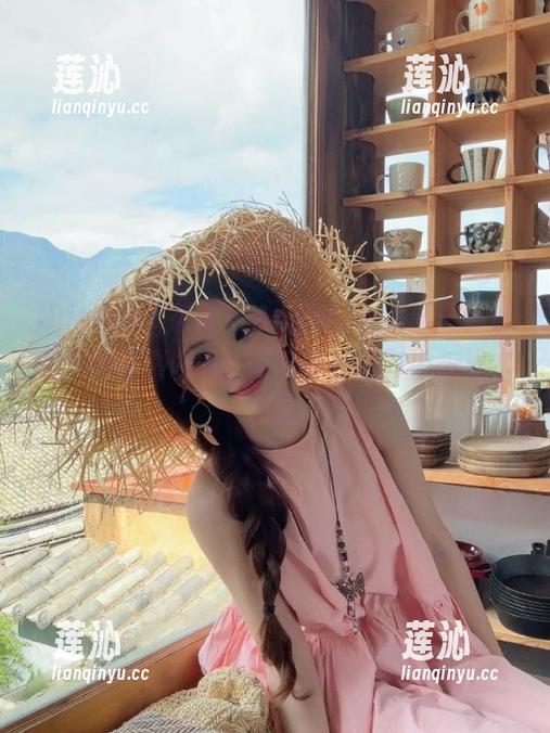 HuaYang花漾 - Angela小热巴最新镂空风格写真图包，展现独特的时尚与艺术气息