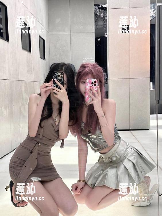 HuaYang花漾 - 走进宋KiKi世界：私拍女仆合集带你体验不一样的唯美风格