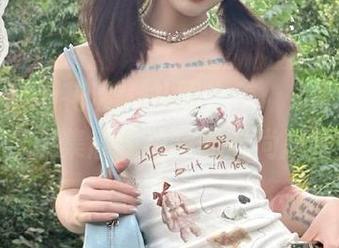 HuaYang花漾 - 礼服之美：玥儿玥er写真图集展现独特的时尚风格