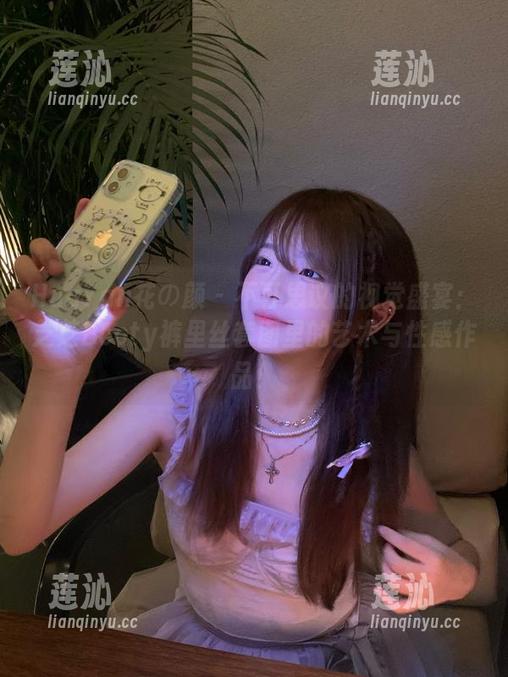 HuaYan花の颜-芝芝Booty HuaYan花の颜 - 不可思议的视觉盛宴:芝芝Booty裤里丝套图里的艺术与性感作品!