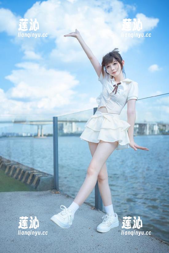 IMiss爱蜜社 - 妤薇Vivian制服写真作品大公开，分享她的时尚穿搭秘密