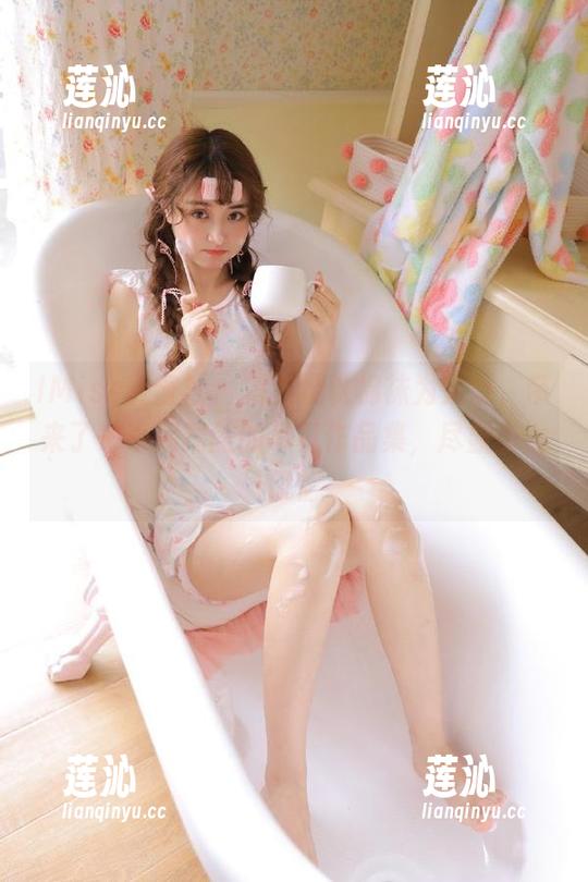 IMiss爱蜜社 - 杨紫嫣以棉袜为灵感，带来了一系列精美的写真作品集，尽显少女风情