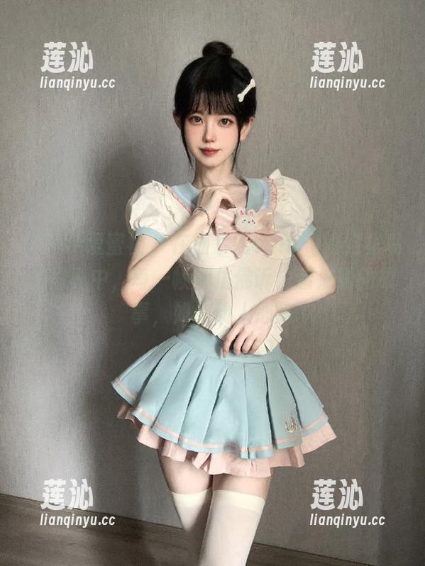 IMiss爱蜜社 - 在杨紫嫣candy的红裙私拍写真中，每一帧都仿佛诉说着温暖的故事，如此动人心弦