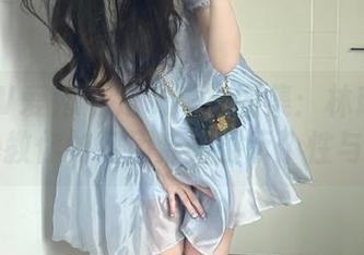 ISHOW爱秀 - 定制短裤图集：林琳Caroline教你如何用穿搭展示个性与魅力
