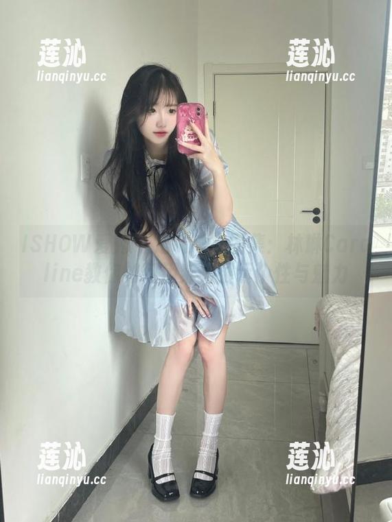 ISHOW爱秀-林琳Caroline ISHOW爱秀 - 定制短裤图集:林琳Caroline教你如何用穿搭展示个性与魅力