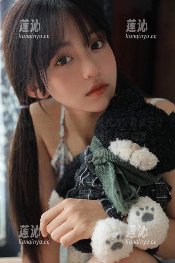 Ligui丽柜 - 办公室独特魅力！奈沐子写真原图更新惊艳亮相，尽情观赏