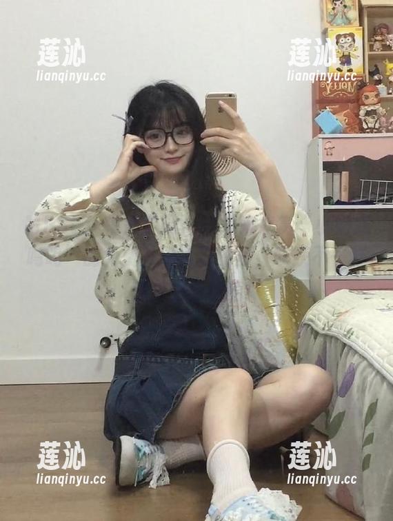 MFStar模范学院 - 一起来欣赏“小奶瓶呜呜”的免费礼服写真资源，收获不一样的美丽与自信！