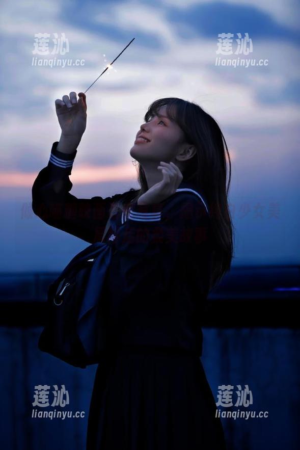 倾心喵糖映画私房写真，揭示纯白少女美眉背后的柔美故事