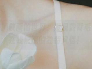 走进喵糖映画的世界，发现露背毛衣写真在线展现的独特风情！