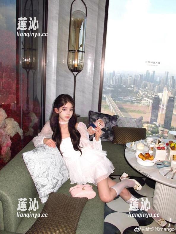 MiStar魅妍社 - 走进周小然的短裙定制写真，感受她与众不同的个人风格
