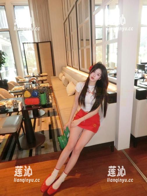 MiStar魅妍社 - 私拍写真里的空姐——夏倪可ella展现飞行生活的另一面