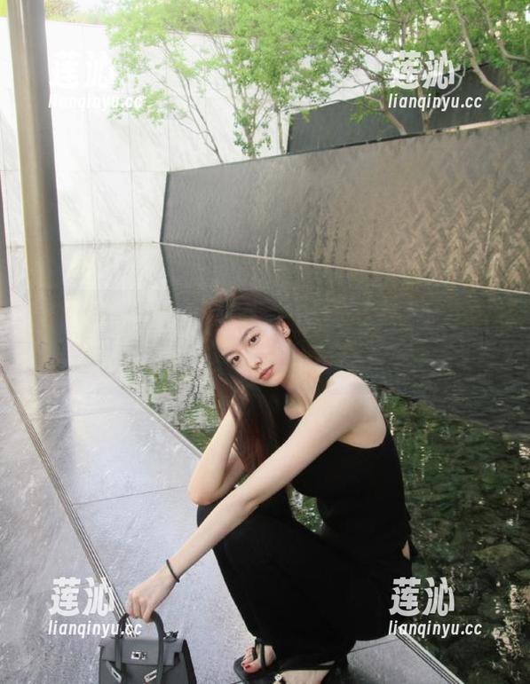MiStar魅妍社 - 用心欣赏：大奶昔Kyra的无圣光灰丝图集，绽放艺术之美