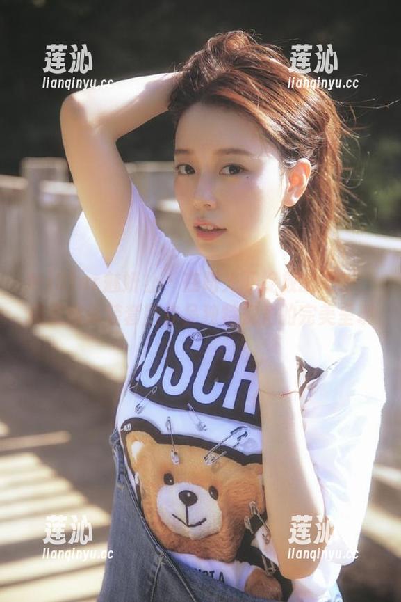 MiStar魅妍社 - 在阳光下绽放的美丽，杨漫妮泳装套图作品独特视角的完美呈现