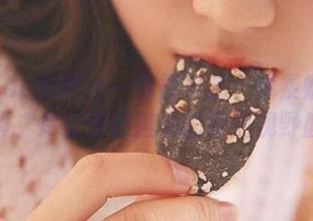 MiiTao蜜桃社 - 免费诱惑：伊素妍美腿写真，尽显性感魅力的绝佳视野盛宴