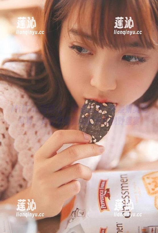 MiiTao蜜桃社 - 免费诱惑：伊素妍美腿写真，尽显性感魅力的绝佳视野盛宴