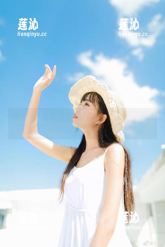MiiTao蜜桃社 - 独特视角下的牛仔裤，缇娜美Tinami的写真套图值得关注