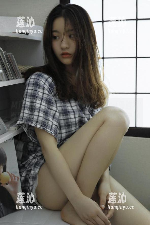 MiiTao蜜桃社 - 缇娜美Tinami海边写真原图免费下载，捕捉瞬间的美丽与宁静