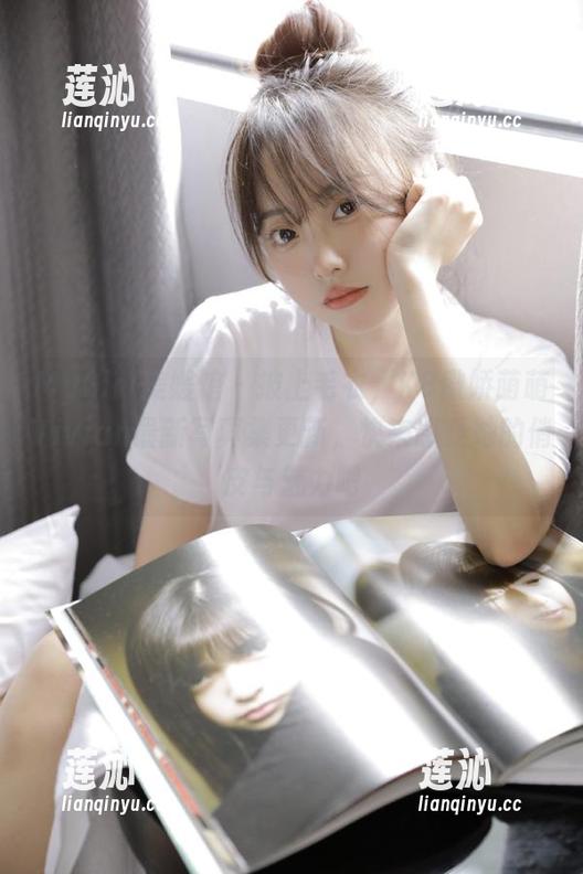MyGirl美媛馆 - 披上毛衣，K8傲娇萌萌Vivian最新写真集更新，快来感受她的俏皮与魅力吧