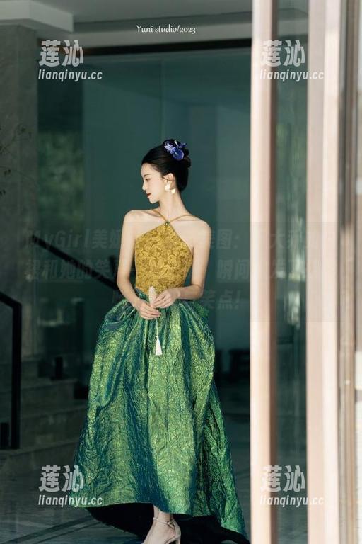 MyGirl美媛馆 - 最新美图：于大乔的白裙和她的笑声一起出镜，瞬间激发了摄影师的灵感与笑点！