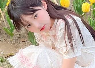 MyGirl美媛馆 - 樱花下的王馨瑶：迷人旗袍美图套图，春天的浪漫等你来欣赏！