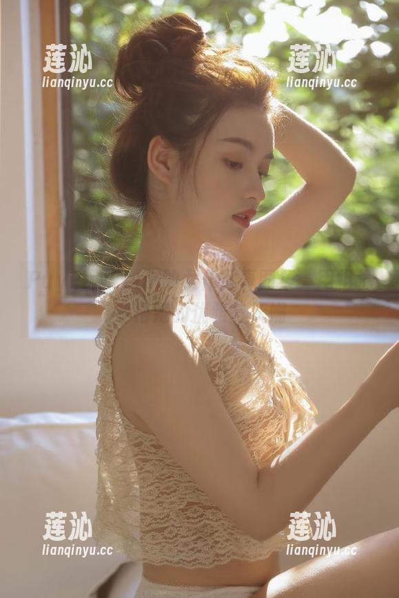 PuyPuyChan的女仆写真图集：用相机定格她的优雅与妩媚