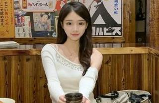 醉心于Rioko凉凉子妄想航线武藏的写真，发现套图中的每一份细腻与真实
