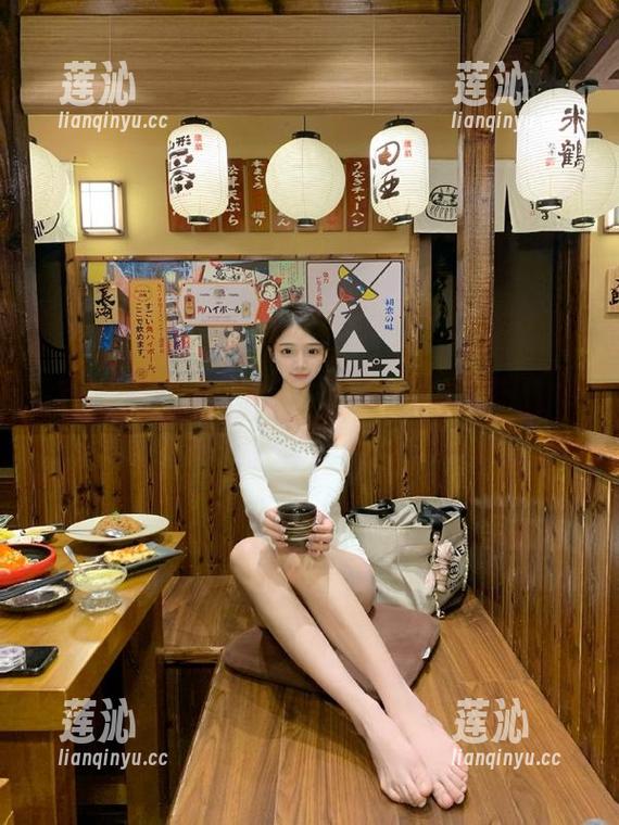 醉心于Rioko凉凉子妄想航线武藏的写真，发现套图中的每一份细腻与真实