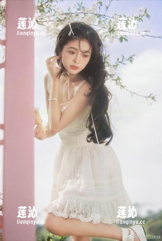 SLADY猎女神 - 安沛蕾眼镜作品集：一系列令人称赞的写真美图