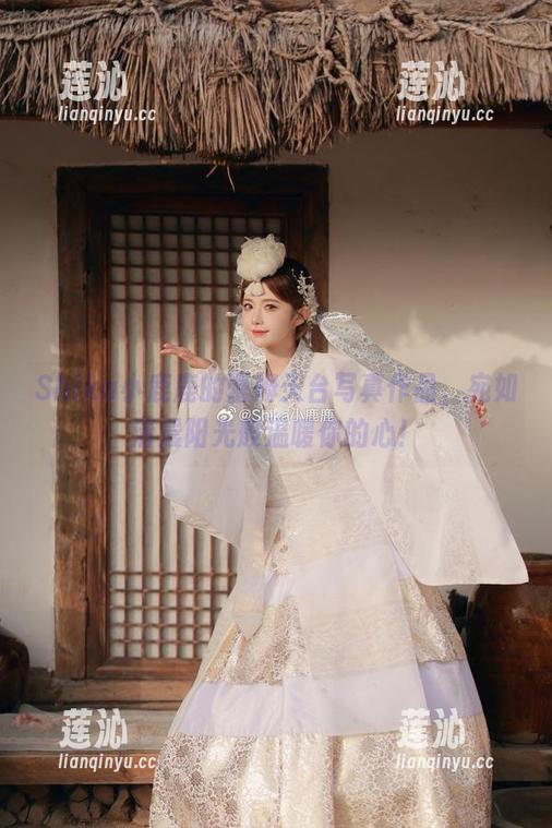 Shika小鹿鹿的蕾姆天台写真作品，宛如清晨阳光般温暖你的心！