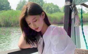 TGOD推女神 - 高清娜依灵儿牛仔裤写真，时尚与魅力碰撞的美丽壁纸！