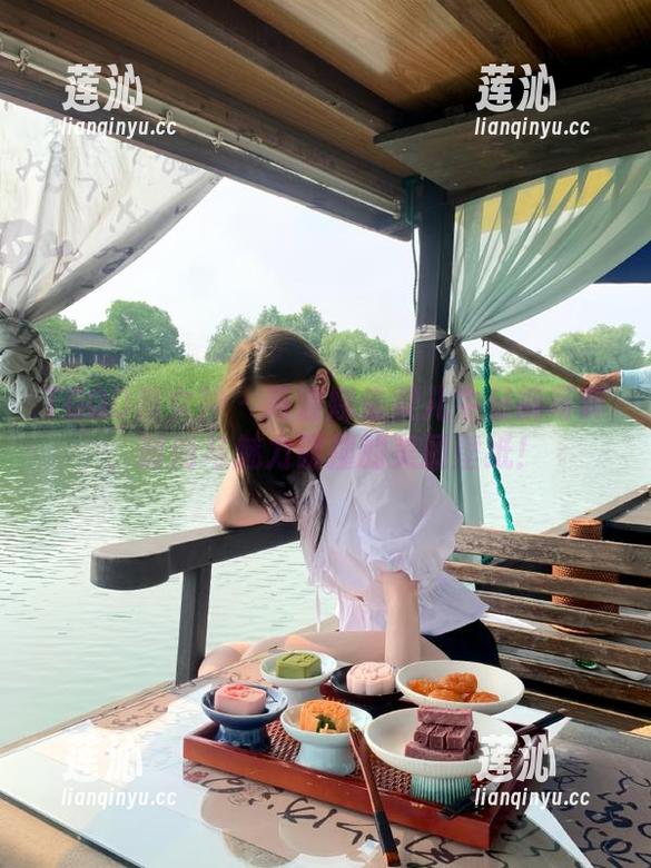 TGOD推女神 - 高清娜依灵儿牛仔裤写真，时尚与魅力碰撞的美丽壁纸！