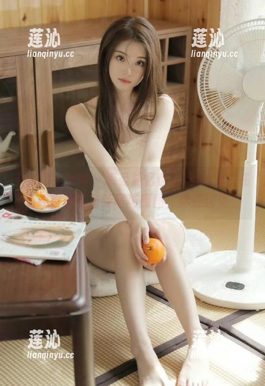 TGOD推女神 - 感受施忆佳JK的魅力，在线获取她最新写真原图，尽在这里