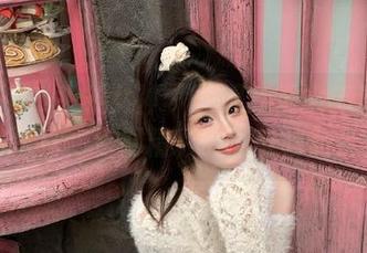 TouTiao头条女神 - 一起欣赏梁芮溪的花嫁写真，汇聚精彩原图与唯美合集