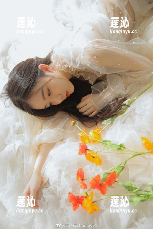 UGirls尤果网 - 定制化Mikka涵涵女孩写真，唤醒内心深处对美的向往