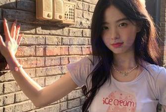 UGirls尤果网 - 蕾丝的轻盈与张雪馨的优雅：一组唯美作品的全景展示
