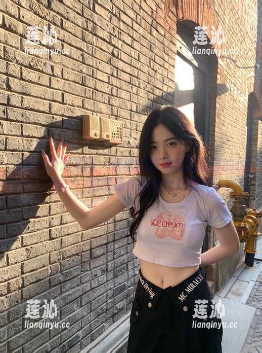 UGirls尤果网-张雪馨 UGirls尤果网 - 蕾丝的轻盈与张雪馨的优雅:一组唯美作品的全景展示
