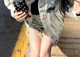 UGirls尤果网 - 在线享受李凌子丝袜写真资源，感受不一样的风格与韵味之旅