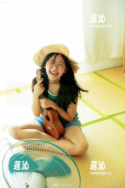 UGirls尤果网 - 欣杨Kitty短裙的时尚故事：精选写真展现她的无限魅力与风采
