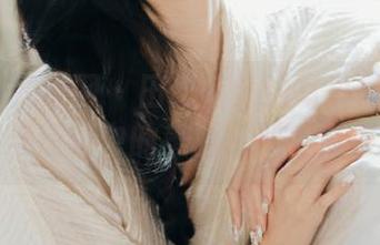 UGirls尤果网 - 田梓茵海边写真高清图包，海浪与清风中的美丽时刻，值得珍藏！