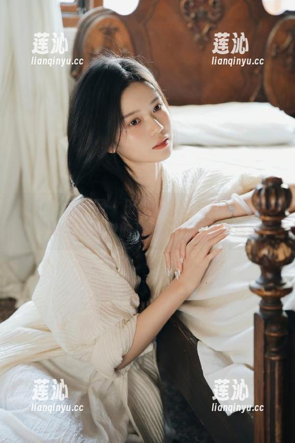 UGirls尤果网 - 田梓茵海边写真高清图包，海浪与清风中的美丽时刻，值得珍藏！