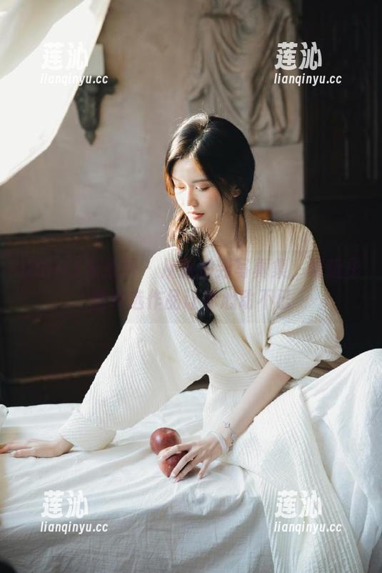 UGirls尤果网 - 从旅拍到写真集，谭晓彤的精选作品让你心动不已