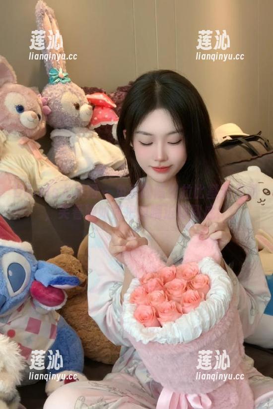 UGirls尤果网 - 免费的陈宝拉比基尼作品，笑看她如何把自嘲进行到底！