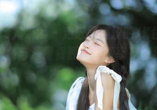 UGirls尤果网 - 走进颜美汐的JK世界，精彩图集与海量资源，尽情享受视觉的艺术之旅吧！